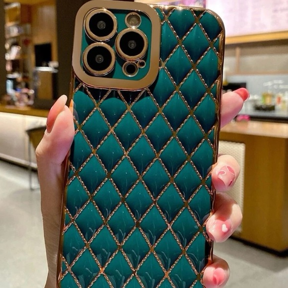 Iphone 14 Quilted Phone Case - Picture 2 of 3